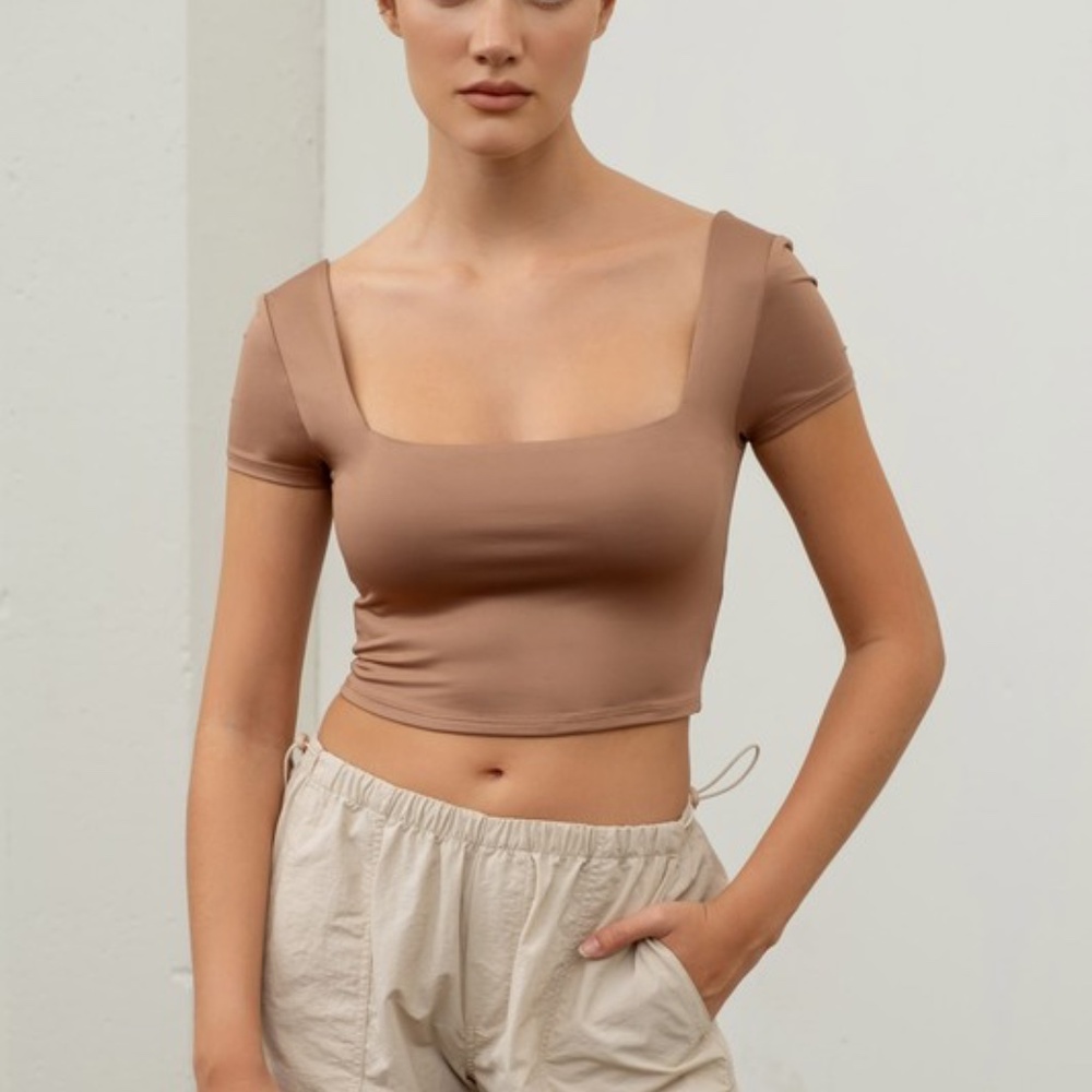 SEAMLESS SQUARE NECK KNIT TOP